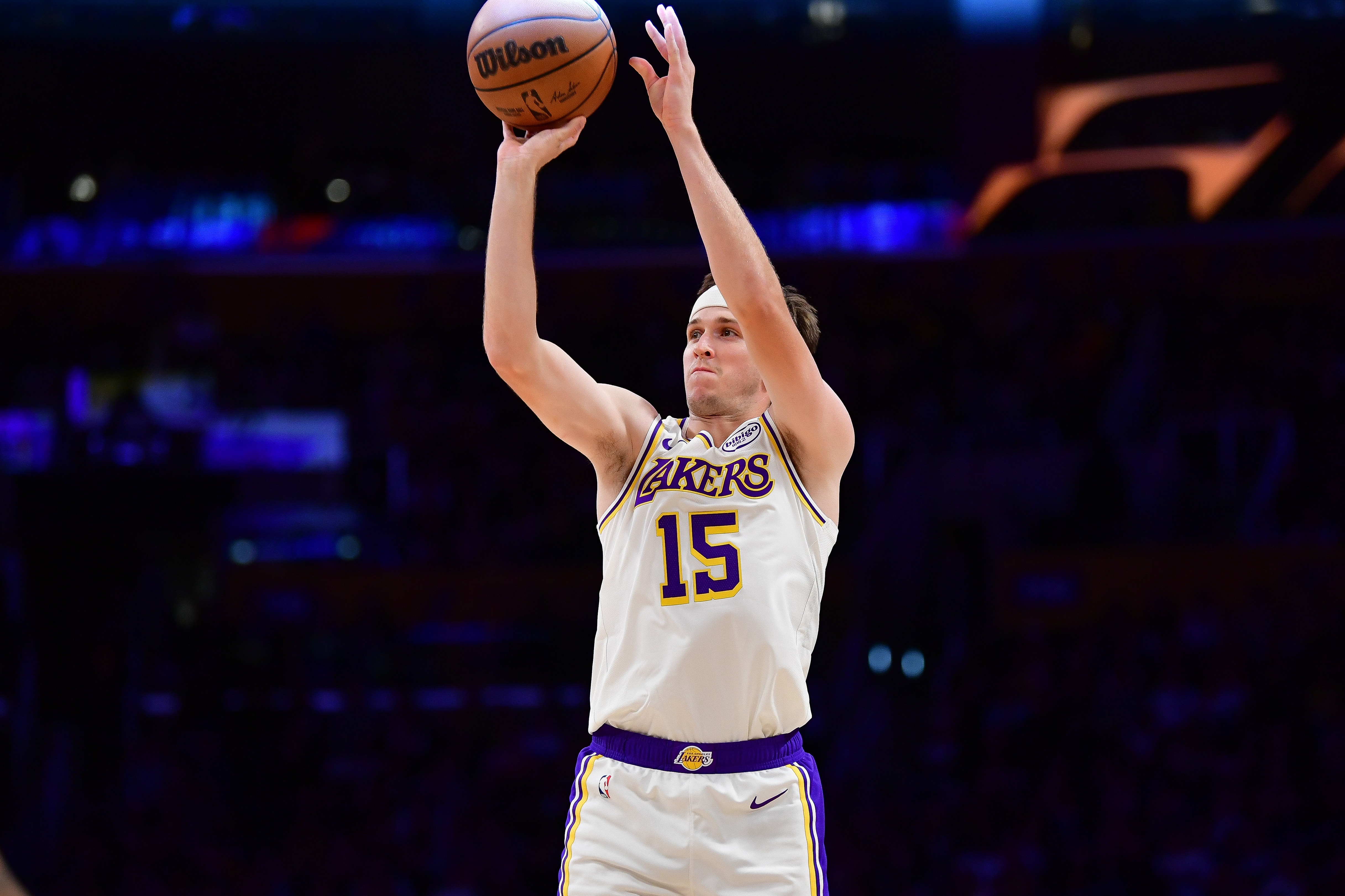 kaiyun.com-来感觉了！里夫斯弧顶借掩护命中撤步三分球