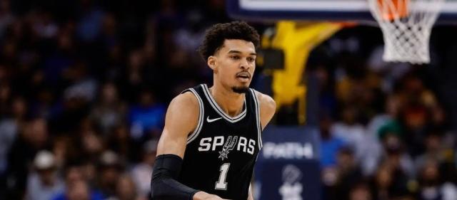 kaiyun.com-惨遭西部副班长逆转！文班报销马刺开启自由落体